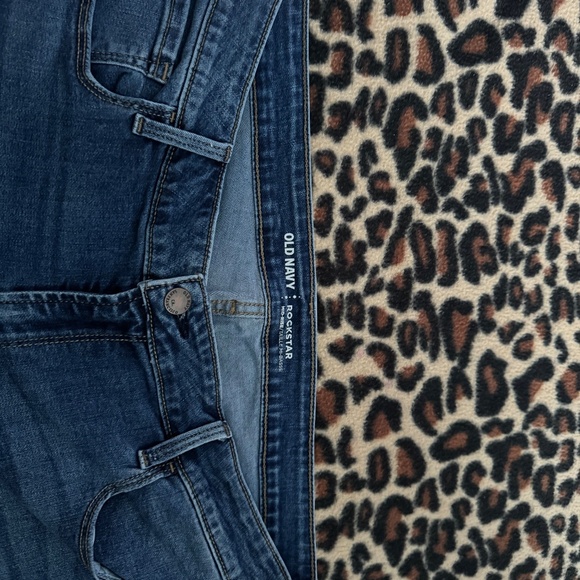 Old Navy Rockstar Mid Rise Jeans / Tall - Picture 5 of 6